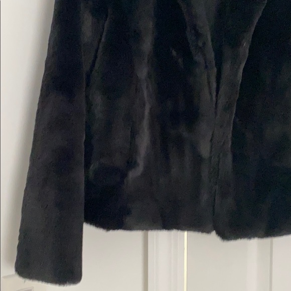🎉 Host Pick EXPRESS Faux Fur Jacket - Picture 6 of 10